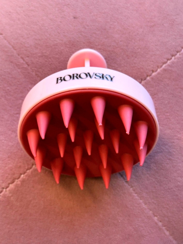 Borovsky scalp brush rose Masażer do skóry głowy różowy.jpg